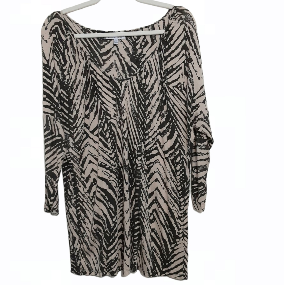Jennifer Lopez Women’s Size Medium Printed Tunic Blouse Top